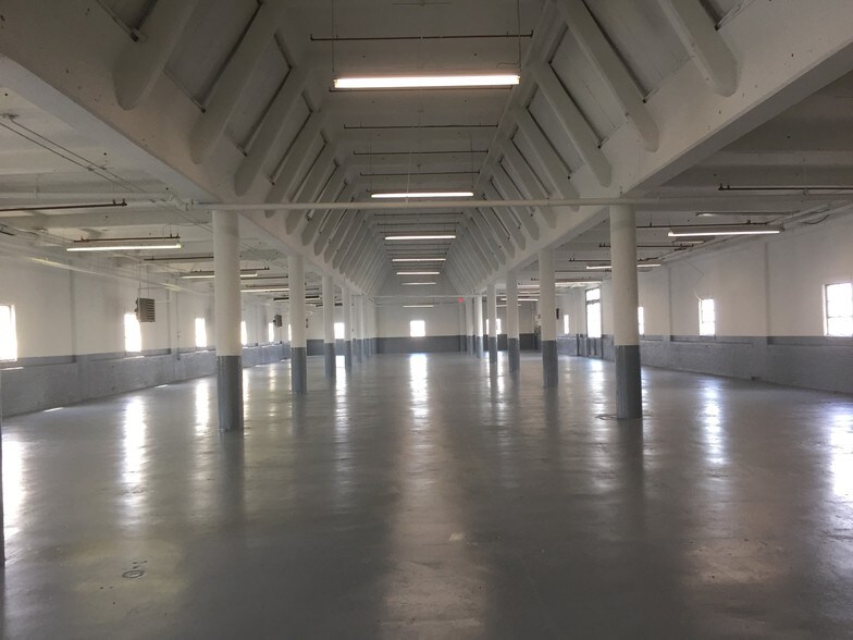 More Photos Of 239 Lindbergh Pl, Paterson Manufacturing For Lease