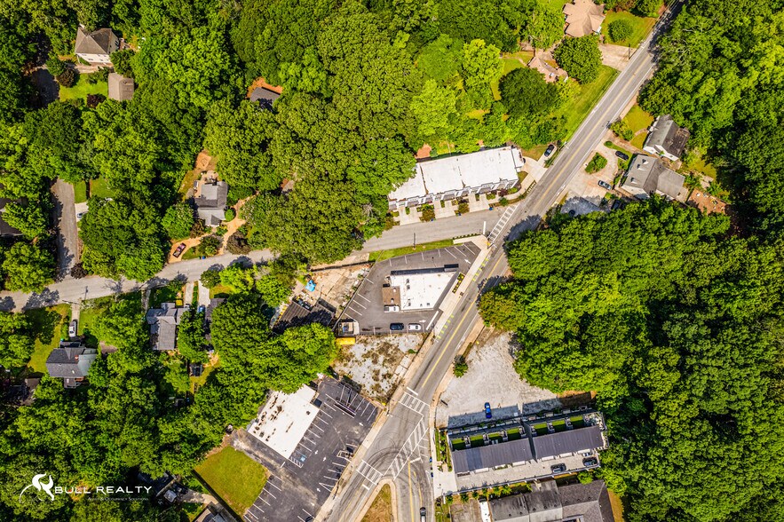 More Photos Of 845 Flat Shoals Ave SE, Atlanta Freestanding For Lease