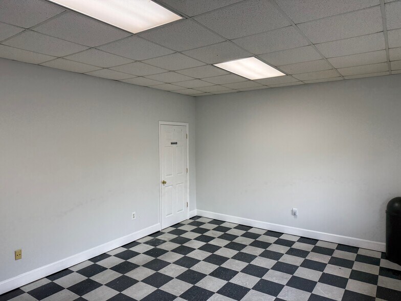 More Photos Of 2124 Frederick Rd, Opelika Light Distribution For Lease