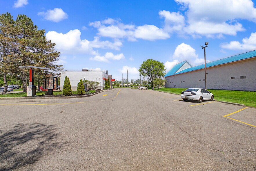 More Photos Of 27277 Eureka Rd, Taylor Fast Food For Sale