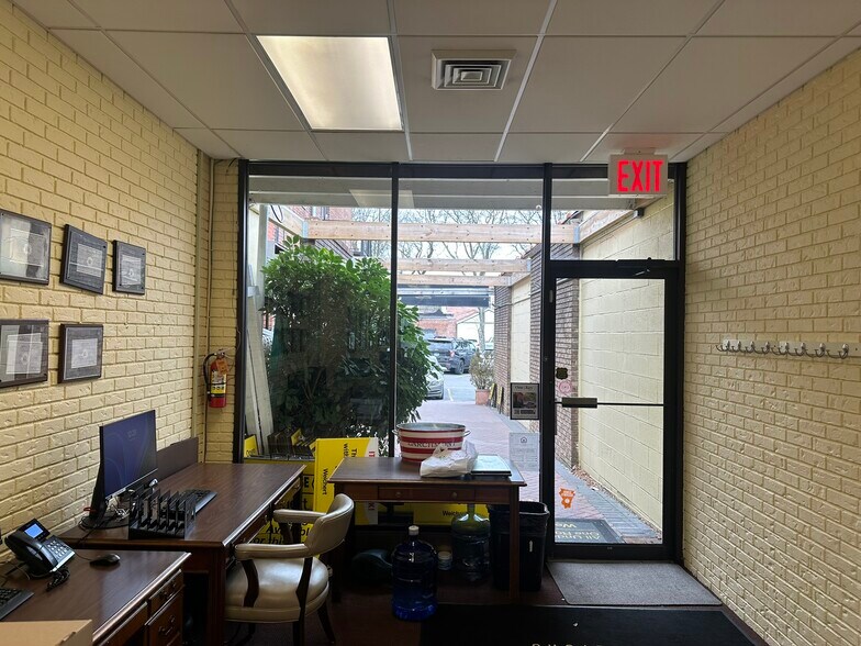 More Photos Of 2090 Boston Post Rd, Larchmont Office For Lease