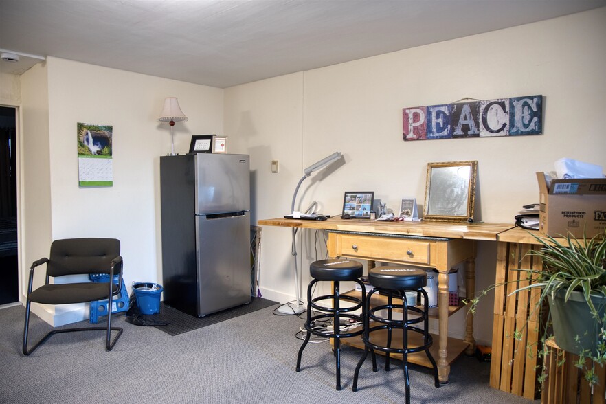 More Photos Of 24 Pleasant St, Conway Office For Sale