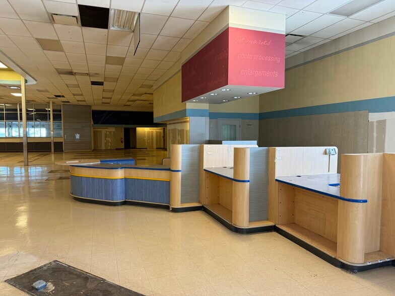 More Photos Of 350 Main St, Pennsburg Drugstore For Lease