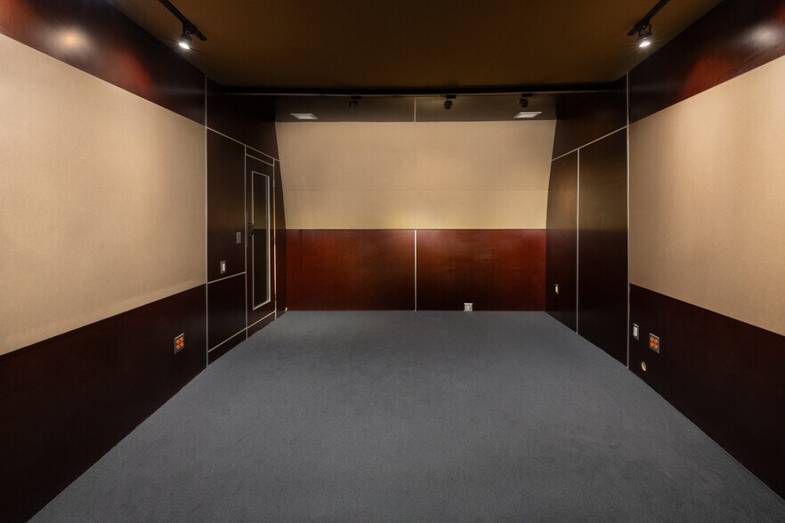 More Photos Of 5102 Vineland Ave, North Hollywood Movie Radio TVStudio For Lease
