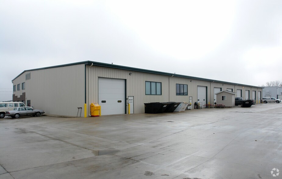 More Photos Of 4141 38th St S, Fargo Flex For Lease