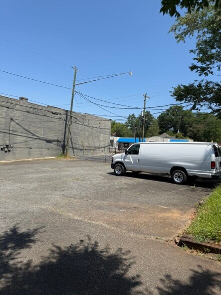 More Photos Of 1517 Lyon Court, Charlotte Freestanding For Lease