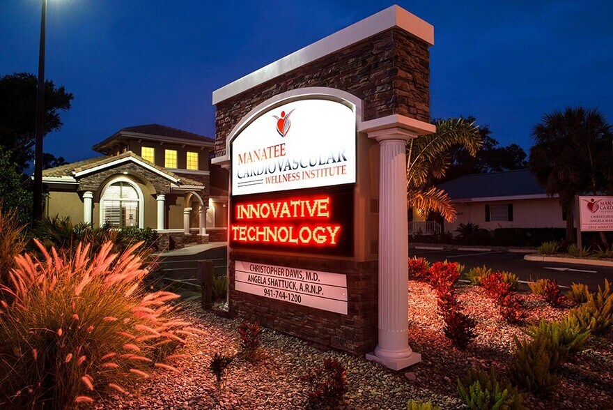 More Photos Of 2816 Manatee Ave, Bradenton Medical For Sale