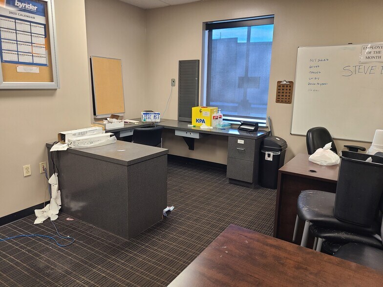 More Photos Of 3521 Grape Rd, Mishawaka Auto Dealership For Lease