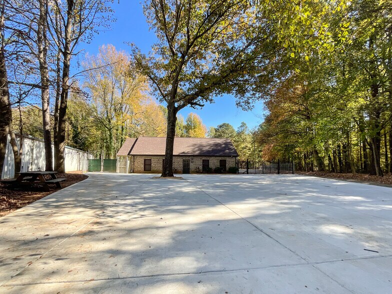 Primary Photo Of 1804 Lucas Ln, Charlotte Industrial For Lease