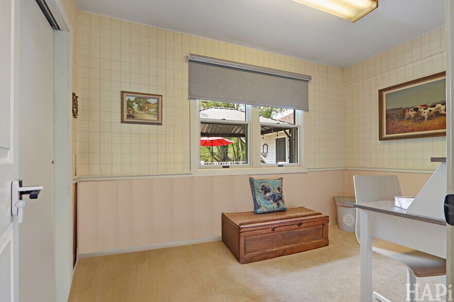 More Photos Of 4403 S Roberts Rd, Island Lake Veterinarian Kennel For Sale