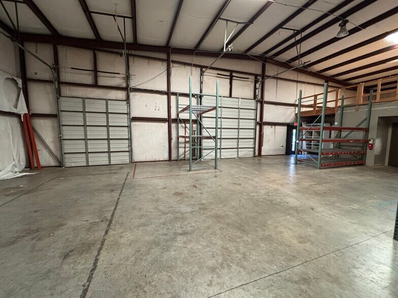 More Photos Of 297 Garlington Rd, Greenville Flex For Sale