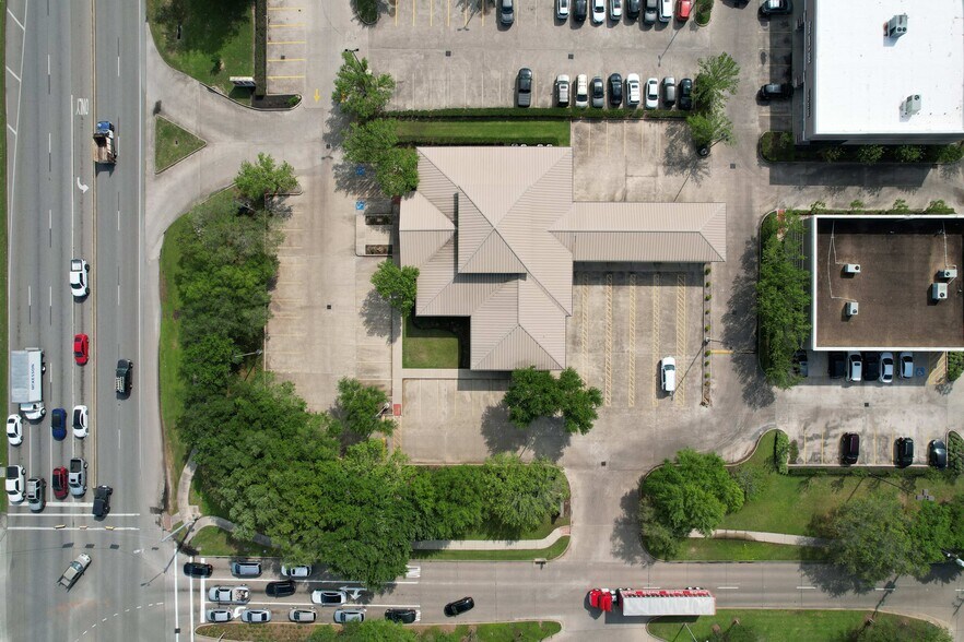 More Photos Of 10116 Broadway St, Pearland Bank For Sale