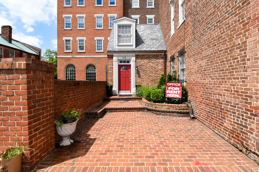 More Photos Of 109 S Fairfax St, Alexandria Office For Sale