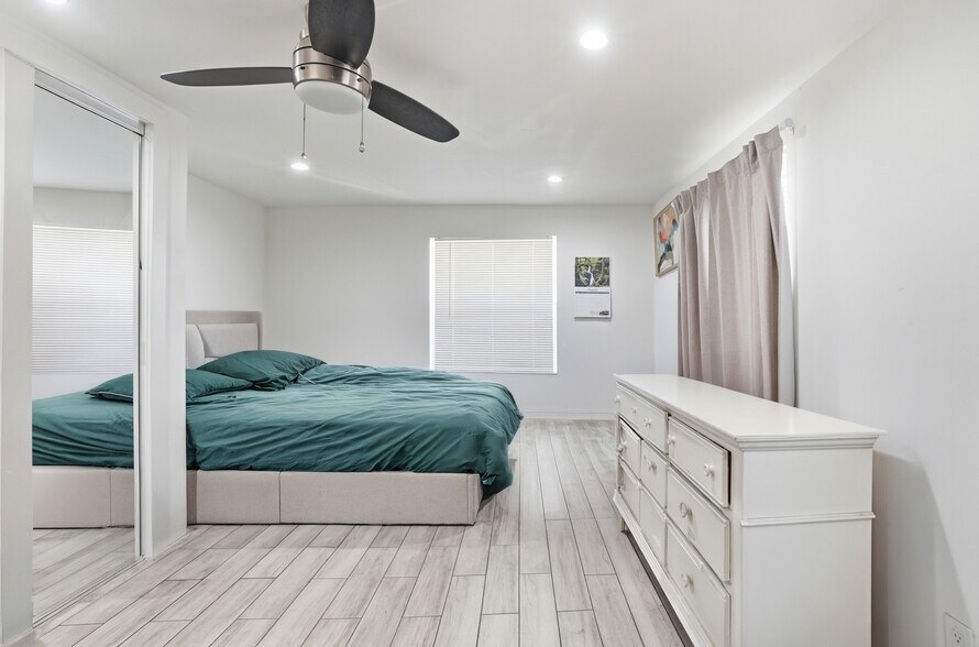 More Photos Of 8317 Whittier Blvd, Pico Rivera Storefront Retail Residential For Sale