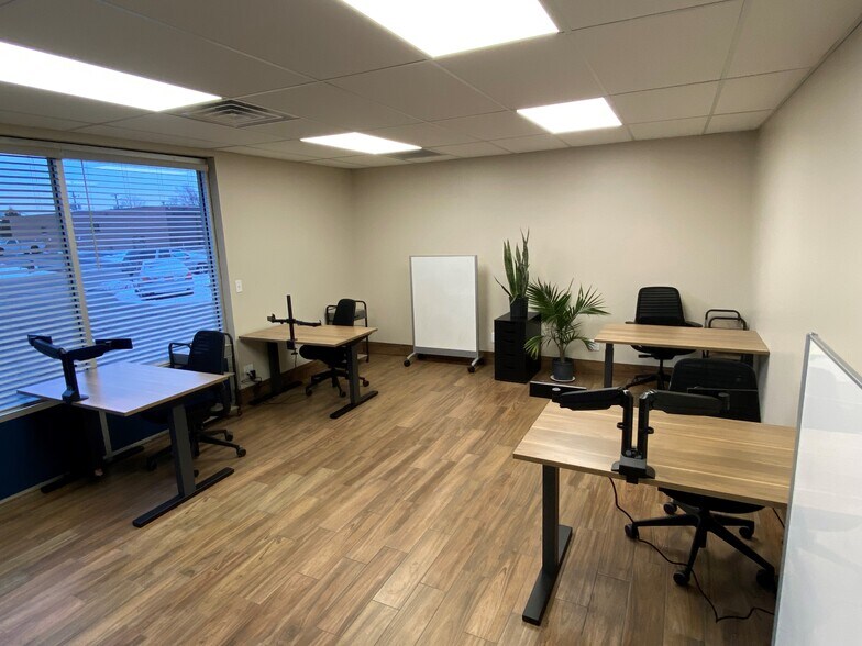 More Photos Of 1104 Lunt Ave, Schaumburg Industrial For Lease