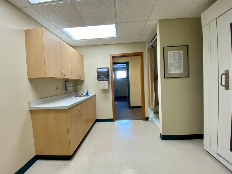 More Photos Of 808 Lincolnway, Valparaiso Healthcare For Lease