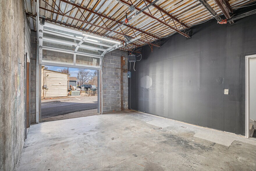 More Photos Of 2645 Madison Ave, Kansas City Apartments For Lease