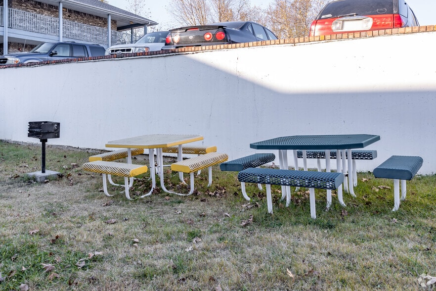 More Photos Of 360 Schaefer Dr, Branson Apartments For Sale