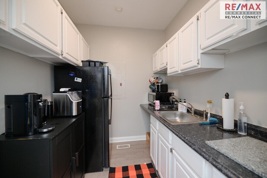 More Photos Of 760 McGuire Pl, Newport News Office For Sale