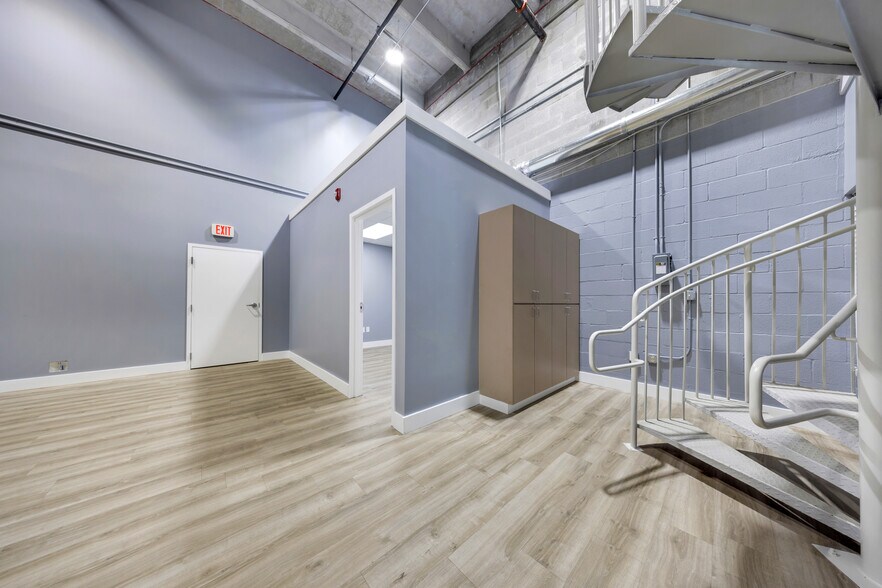 More Photos Of 11379-11399 NW 122nd St, Medley Warehouse For Sale