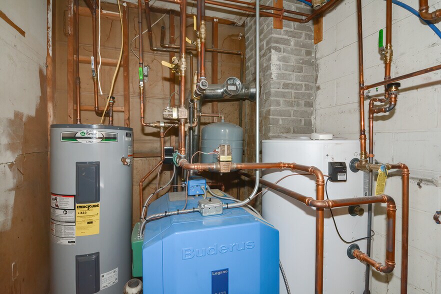 More Photos Of 152 Milford St, Upton Loft Creative Space For Sale