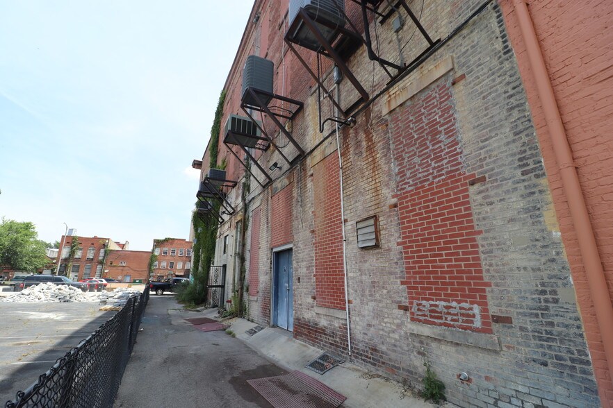 More Photos Of 305 8th St, Augusta Freestanding For Sale