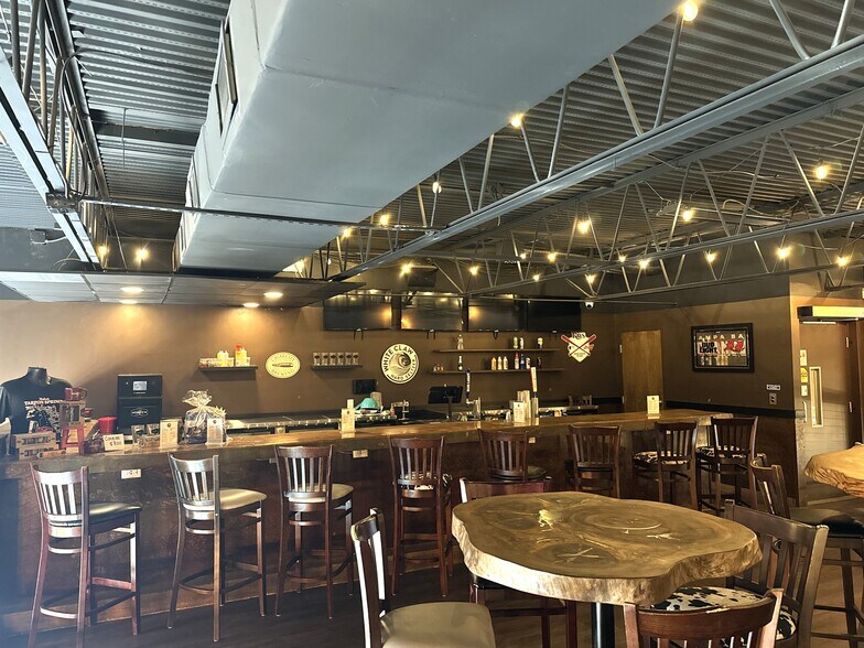 More Photos Of 201 E Center St, Tarpon Springs Bar For Lease