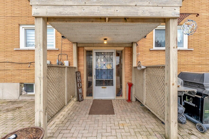 More Photos Of 52 Hampton St, Brantford Apartments For Sale