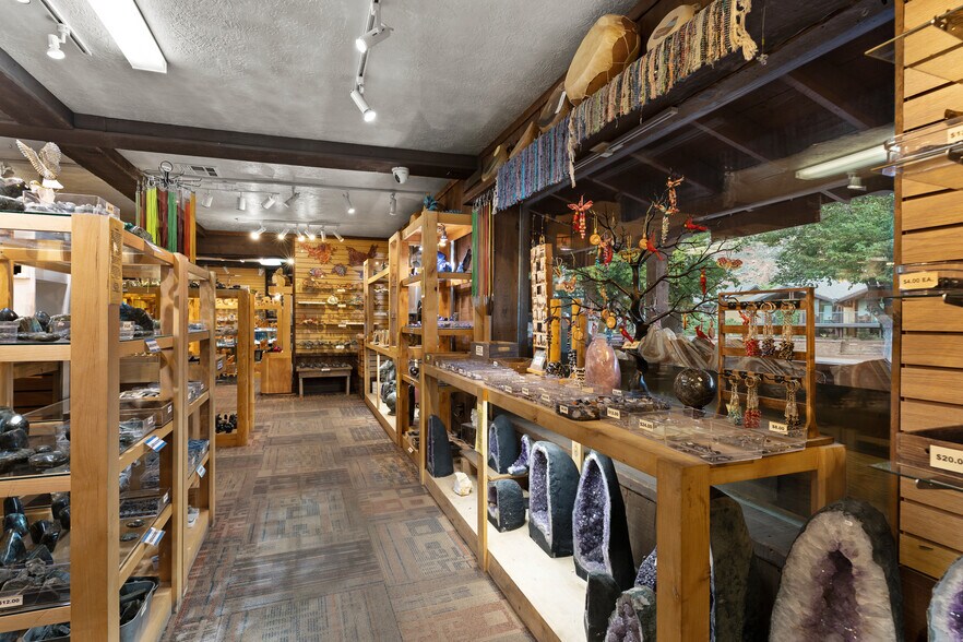 More Photos Of 694 Zion Park Blvd, Springdale Storefront Retail Residential For Sale