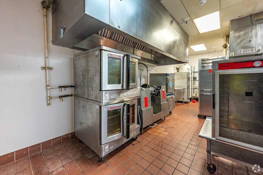 More Photos Of 123 N Arlington St, Salisbury Restaurant For Lease