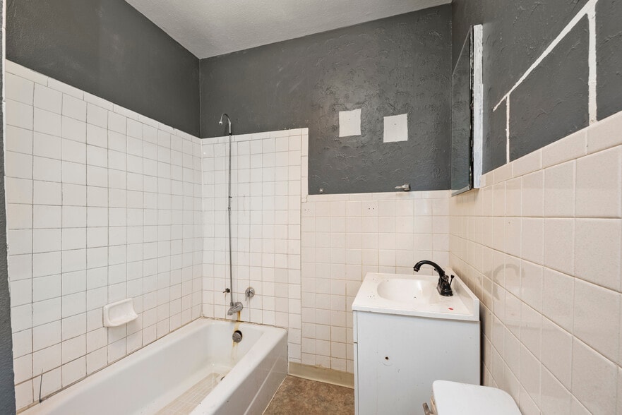 More Photos Of 3501 W Colorado Ave, Colorado Springs Hotel For Sale
