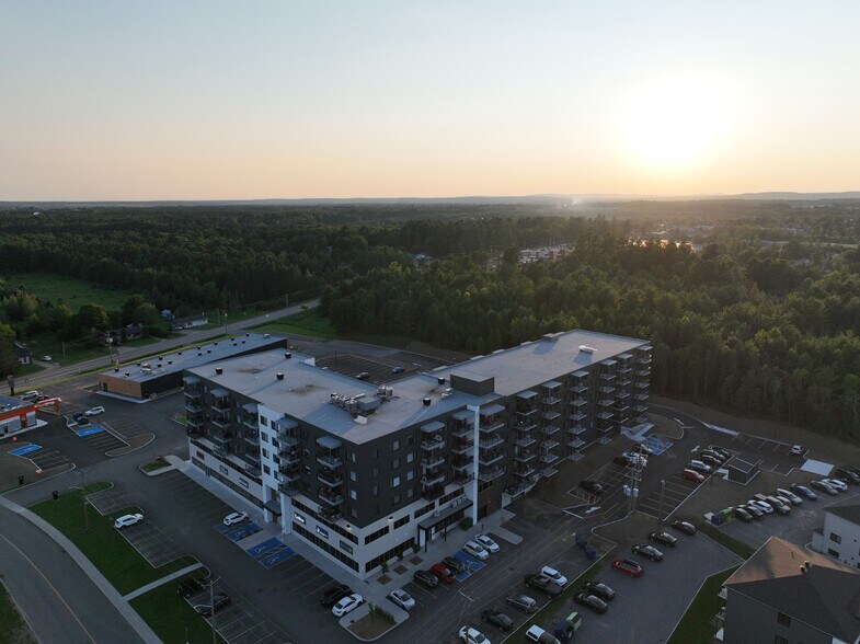 Primary Photo Of 20 Rte De La Pinière, Pont-rouge Office Residential For Lease