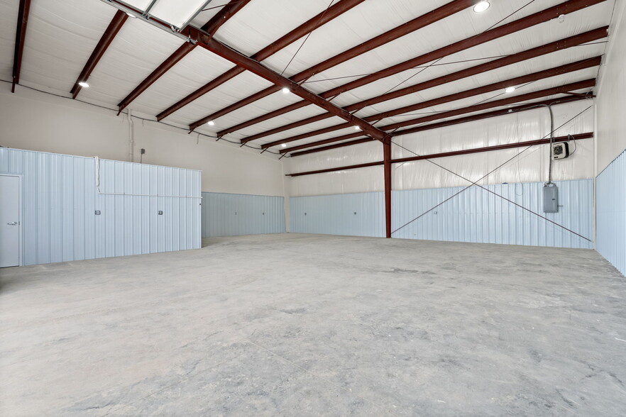 More Photos Of 331 1st Avenue, Shepherdsville Warehouse For Lease