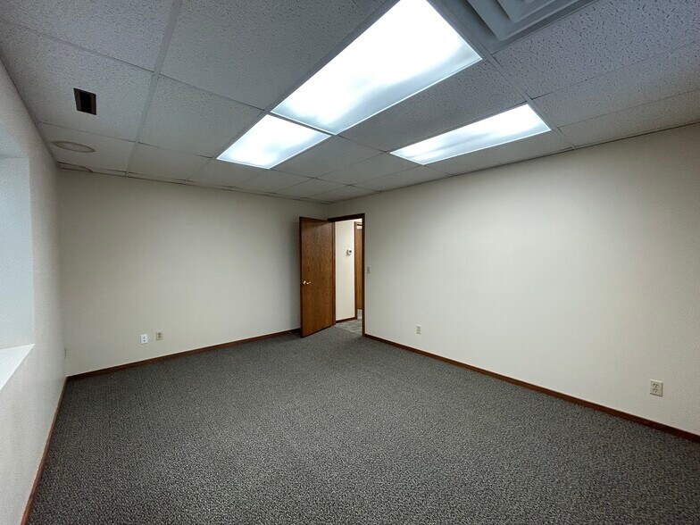 More Photos Of 1820 Post Rd, Plover Storefront Retail Office For Lease