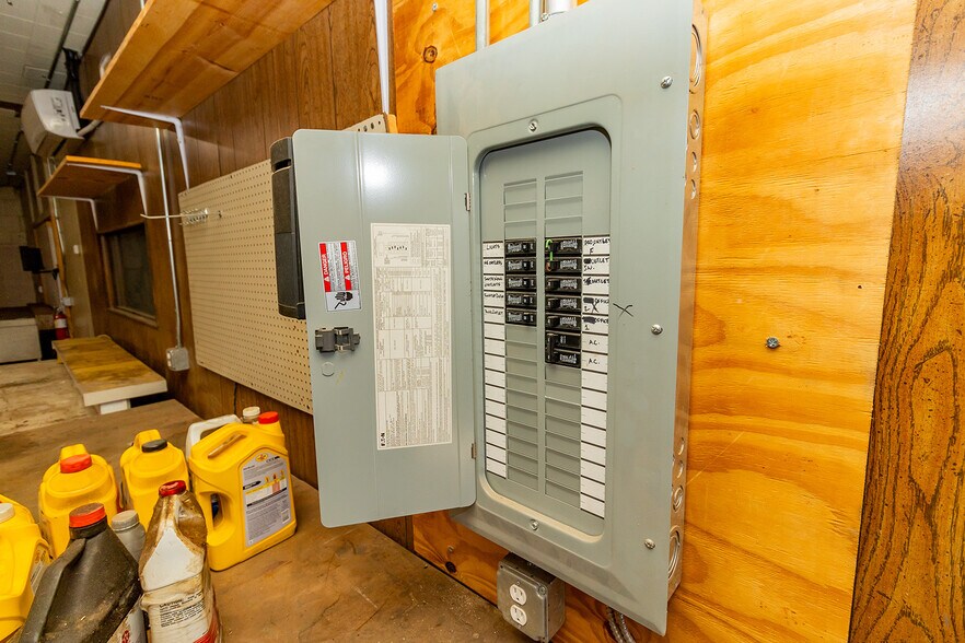 More Photos Of 1627 S Hillside St, Wichita Freestanding For Sale