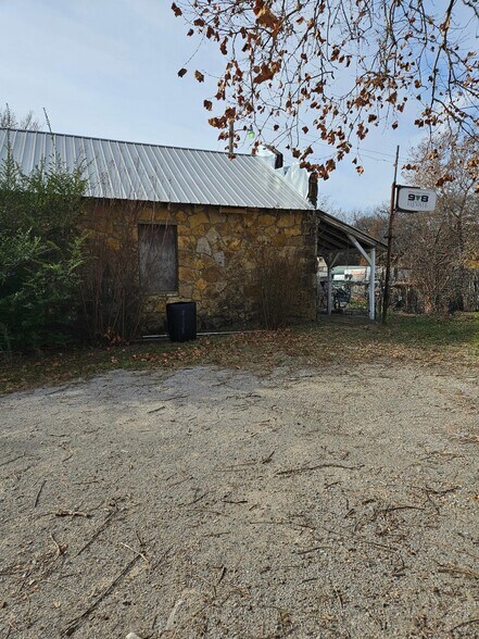 More Photos Of 130 Main St, Disney Freestanding For Sale