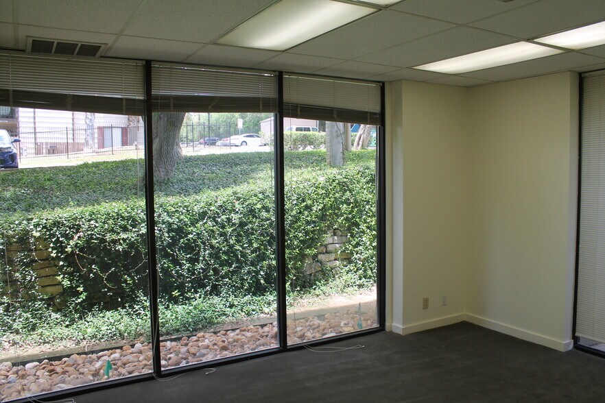 More Photos Of 7475 Callaghan Rd, San Antonio Office For Sale