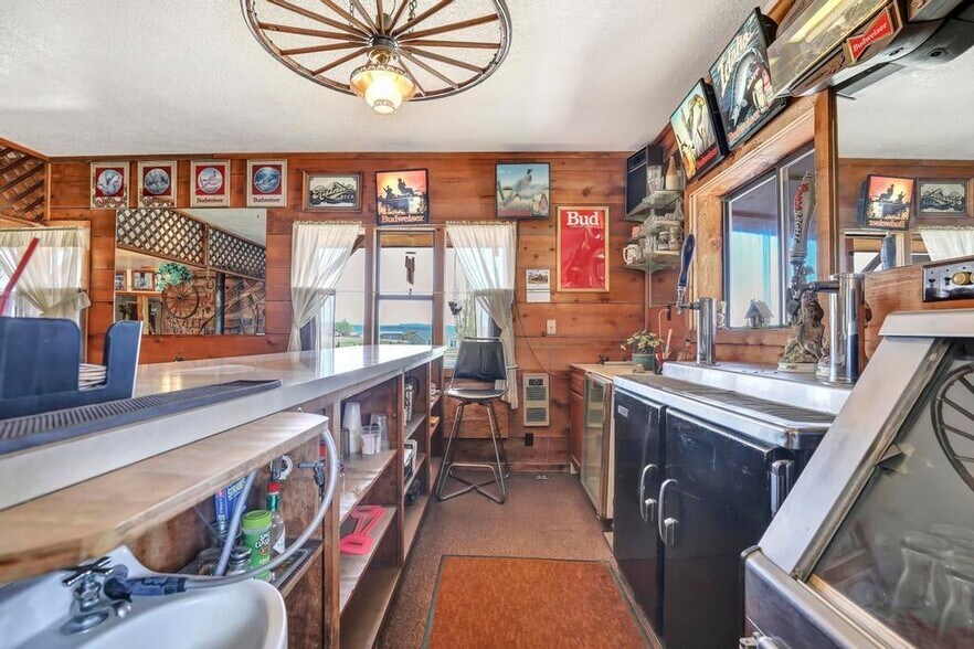 More Photos Of 319 W Magic Rd, West Magic Hospitality For Sale