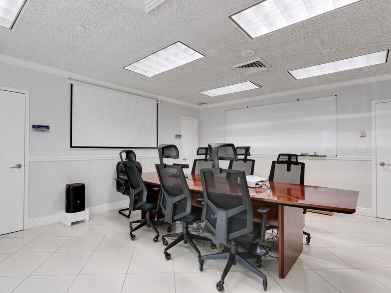 More Photos Of 2801 Greene St, Hollywood Warehouse For Lease