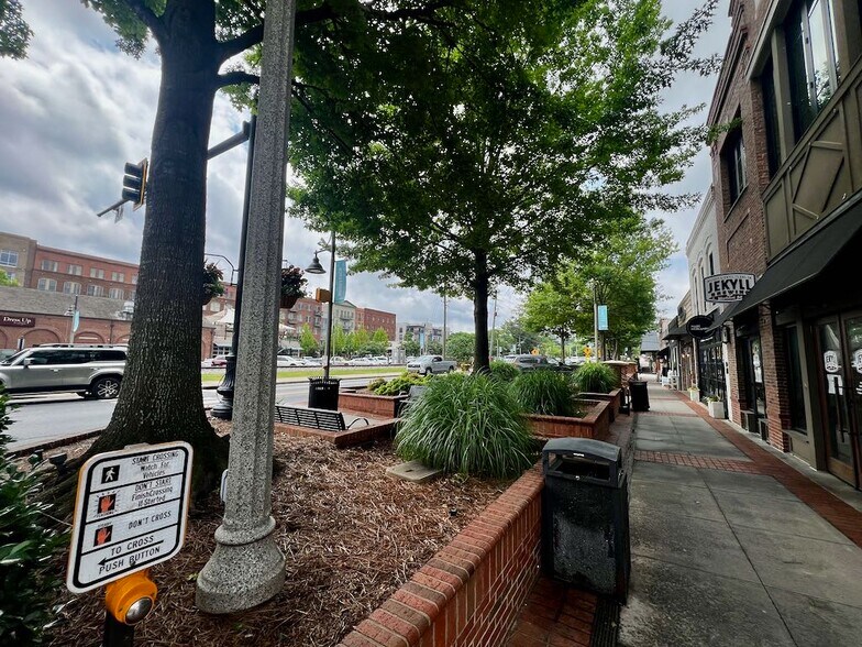 More Photos Of 8632 Main St, Woodstock Restaurant For Lease