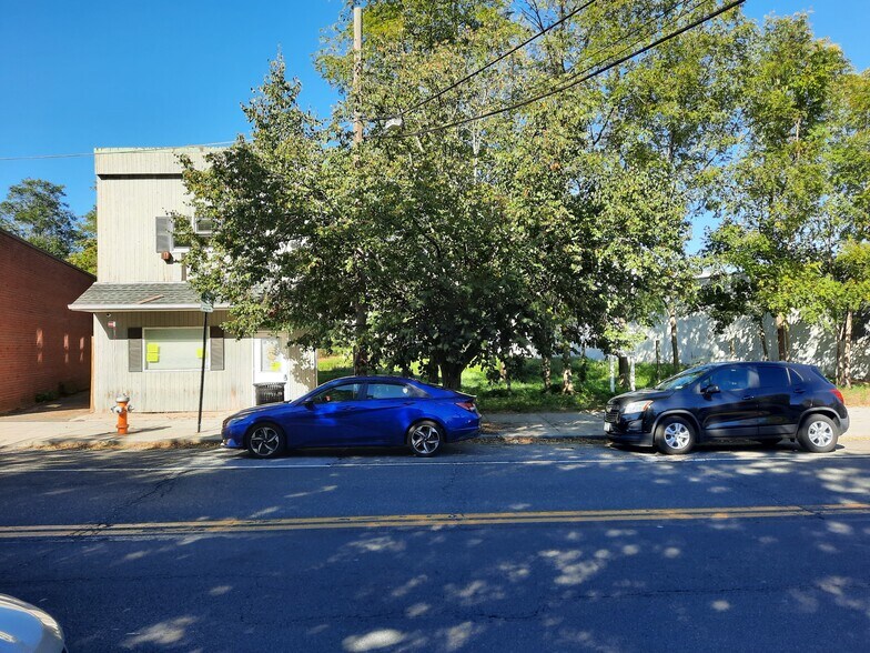 More Photos Of 230 W Main St, Riverhead Office For Sale