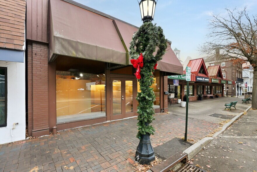 More Photos Of 1157 Pleasantville Rd, Briarcliff Manor Storefront For Sale