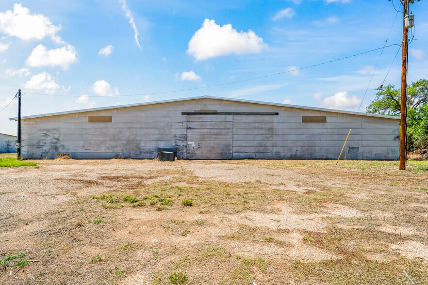 More Photos Of 901 Underwood Street, Littlefield Warehouse For Sale