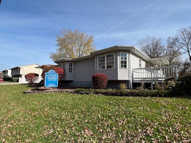 More Photos Of 850 Market St, Yorkville Medical For Sale