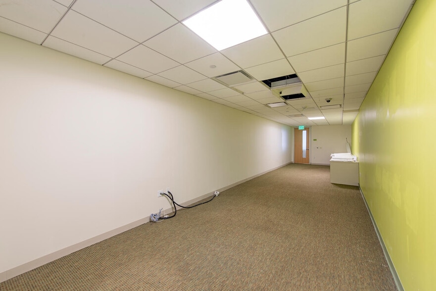 More Photos Of 350 5th Ave S, Naples Storefront Retail Office For Lease