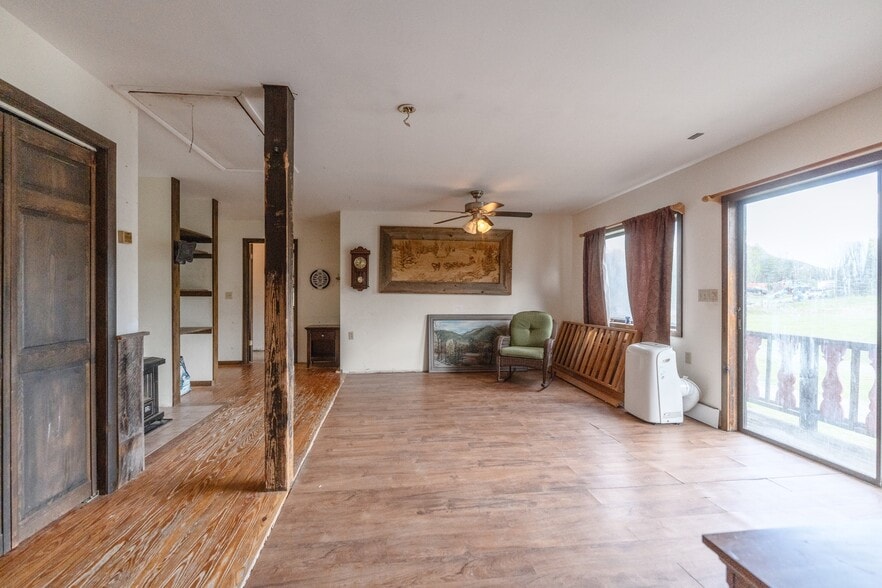More Photos Of 167 Hill Rd, Kingston Sports And Entertainment For Sale