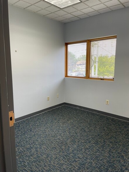 More Photos Of 1735 Central Ave, Albany Office For Sale