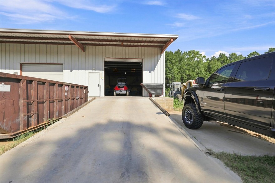 More Photos Of 4711 Capital Cir SW, Tallahassee Warehouse For Sale