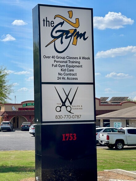 More Photos Of 1753 E State Highway 97, Jourdanton Freestanding For Lease