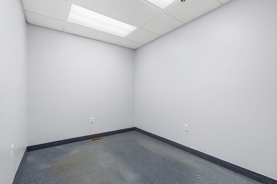 More Photos Of 323 Boston Post Rd, Sudbury Office For Lease